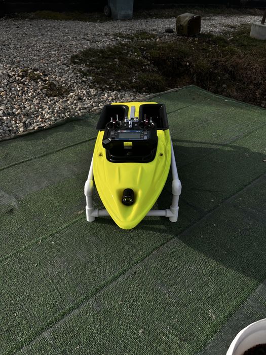 Navomodel pentru pescuit plantat