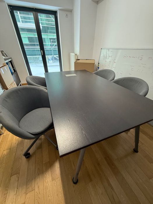 Masă birou și scaun