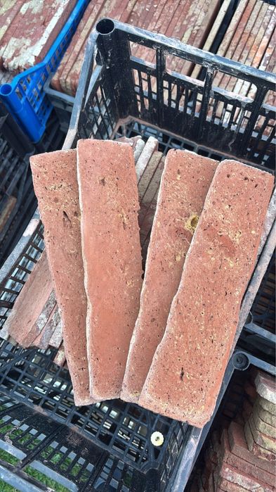 Caramida feliata aparenta