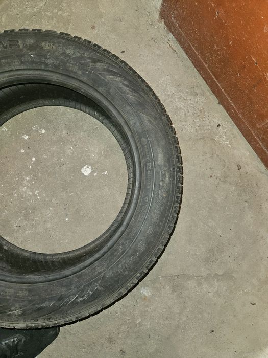 Vând 205 60 R16 iarna