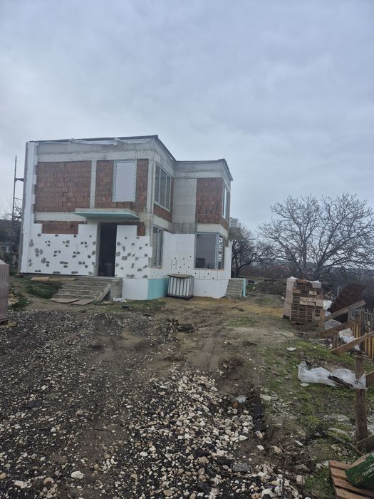 Модерна двуетажна къща в м-т Траката, гр. Варна