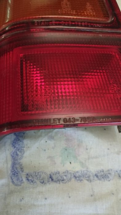 Левый фонарь стоп задний Мазда 626 универсал