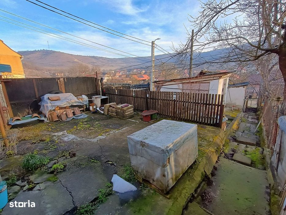 Casa generoasa cu 4 camere / str. Pomilor