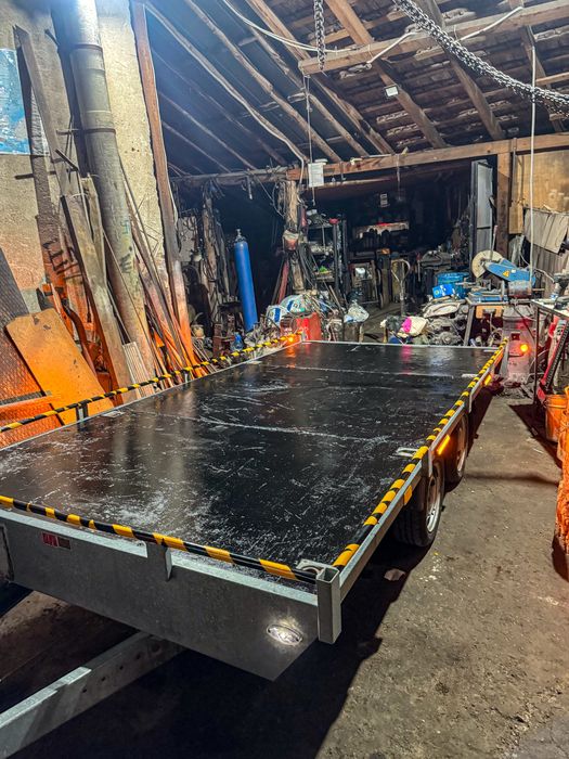 Пътна помощ/превоз/транспорт с платформа на техника, коли и т.н