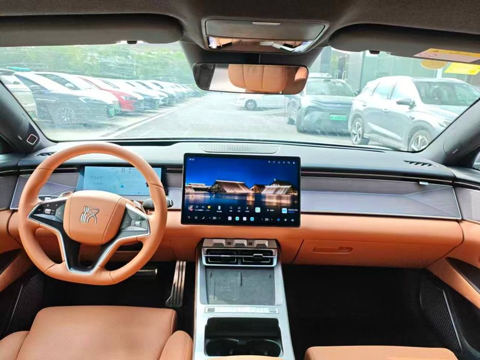BYD HAN L 601 km полный привод