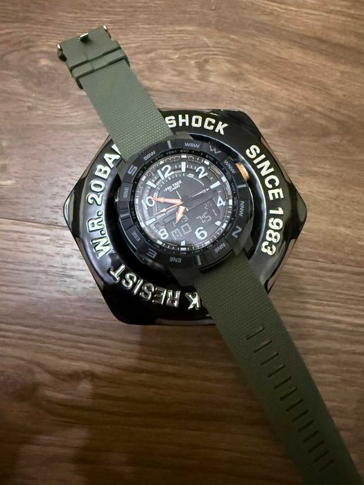 Стилен кварцов часовник