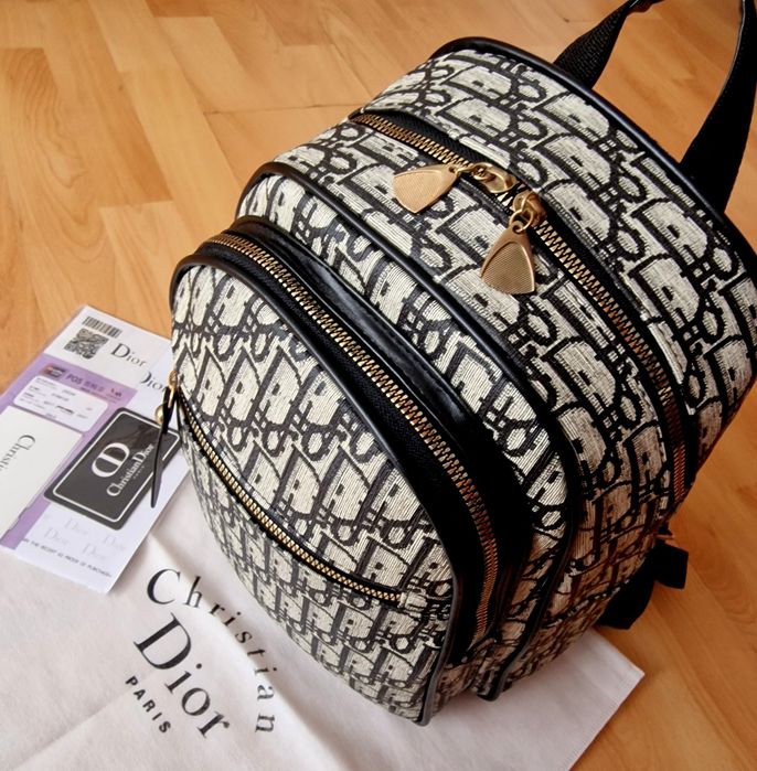 Rucsac C D super model, super pret, saculet, etichetă