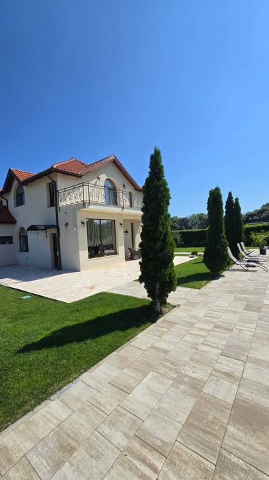 Vilă cu piscină PREMIUM ,1700m2teren ,LUX
