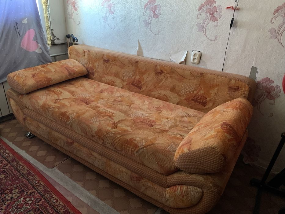 Продам диван для гостиной или испальни