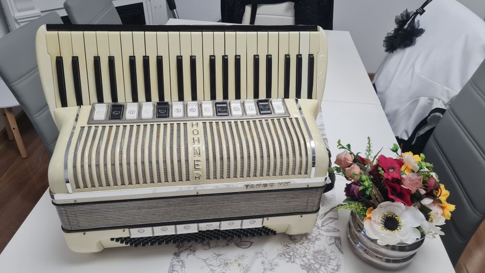 Hohner Verdi3 sita ,Hohner Virtuola 120 si  Parot