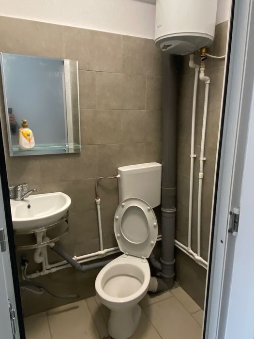 Inchiriez garsoniera vest