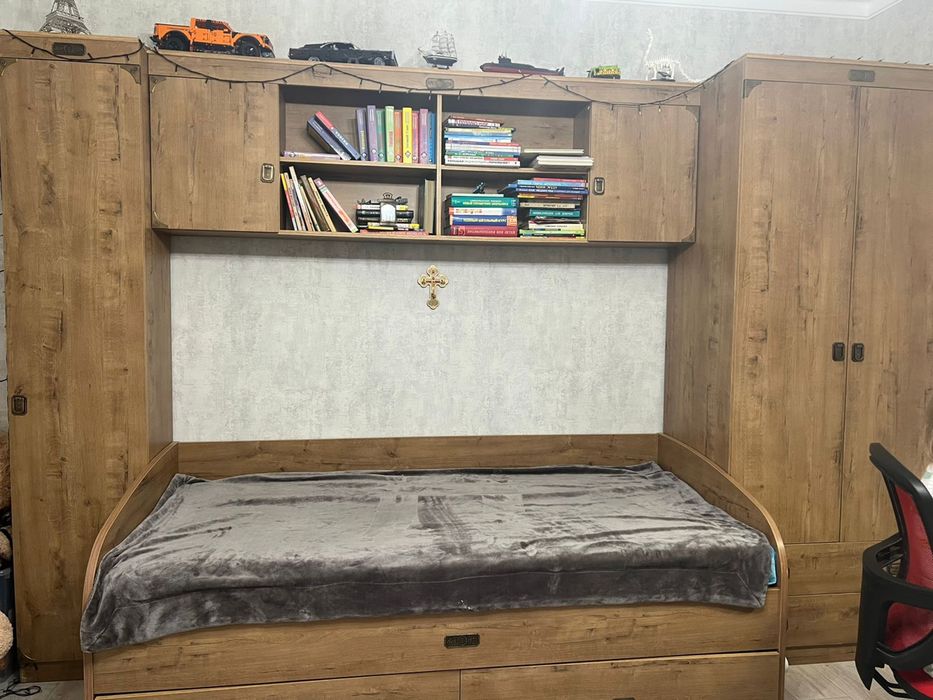 Спальный гарнитур подростковый