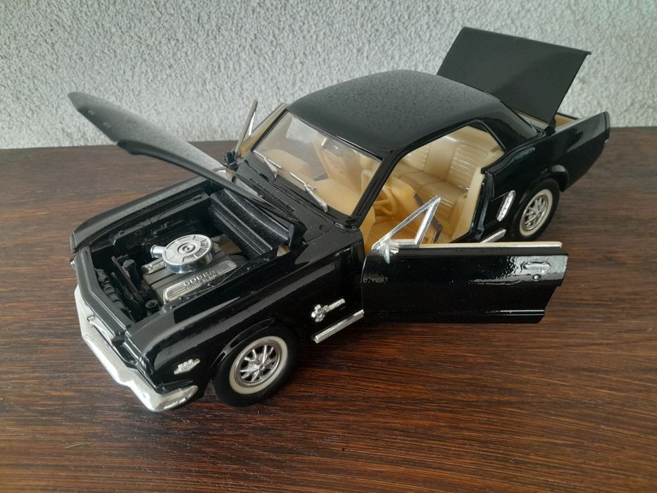 Mustang,  macheta din metal scara 1.18