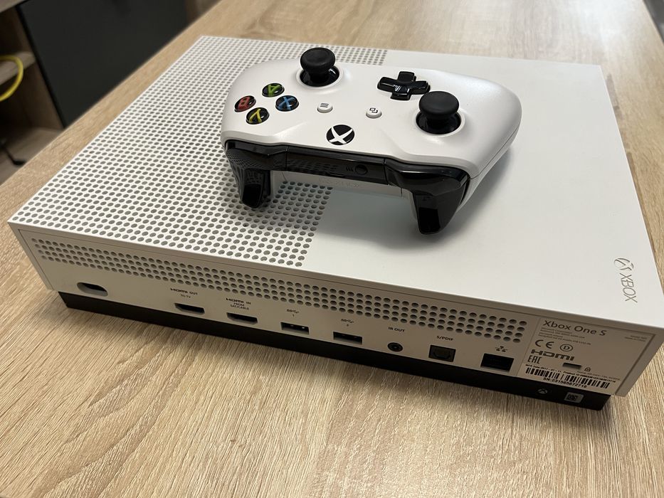 Xbox one S plus Fifa 24