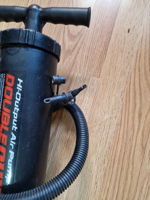 Pompa de umflat saltele gomflabile