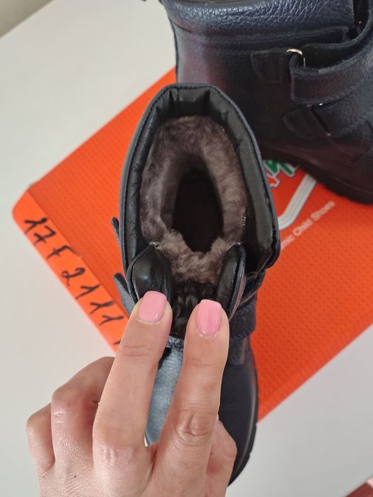 Продам детские зимние сапоги