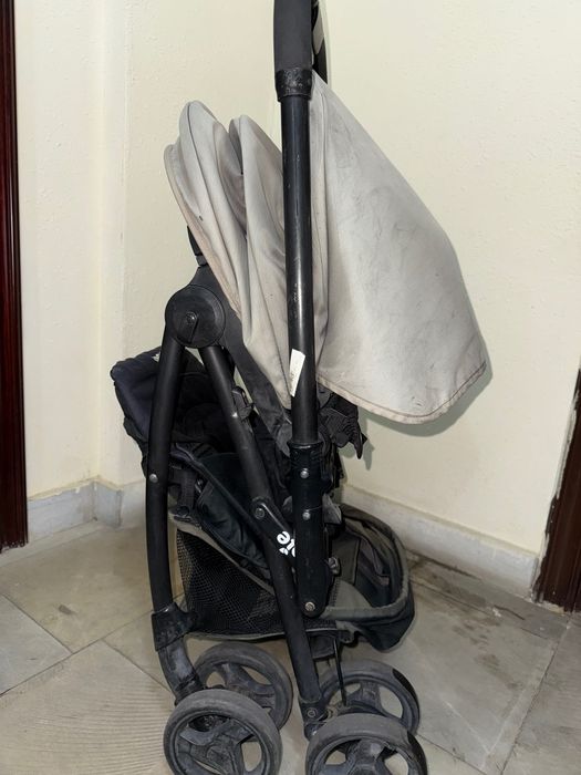 Прогулочная детская коляска