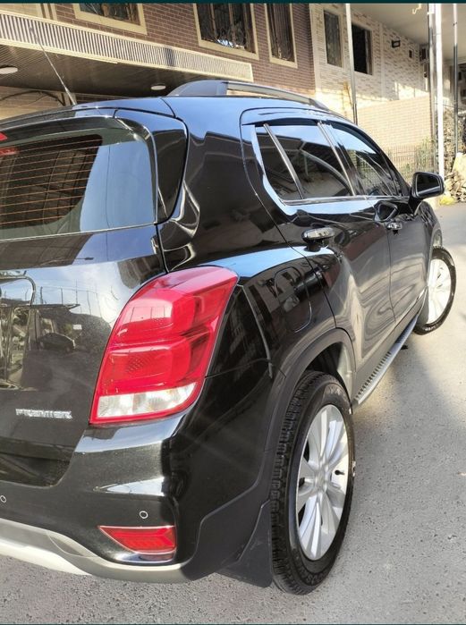 Tracker 1 primyer qora