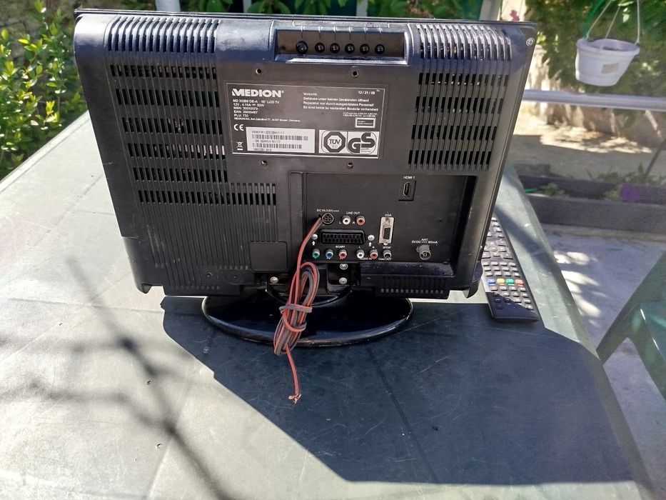 телевизор 12волта 16инча ,двд сд кард и юсб плеер,за кемпер каравана