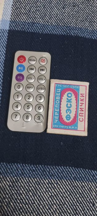 Пульт маленький.