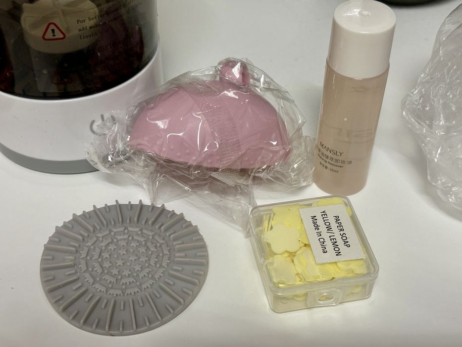 Aparat electric curatare pensule machiaj