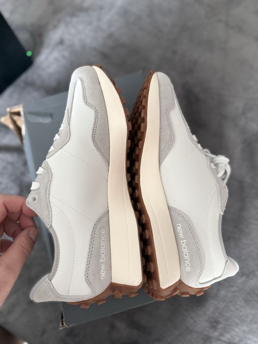 New Balance 327 gri cu alb marimea 42 noi originali piele