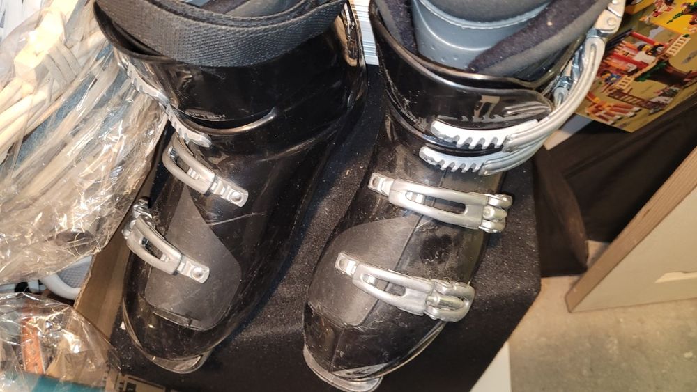 Clăpari pentru ski mărimea 44-45 338mm Lange Vec5