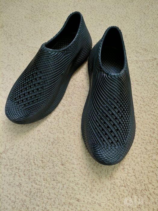 Спортивные кроссовки новый