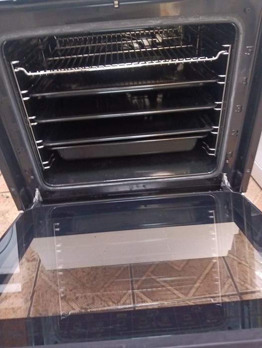 Като нова свободно стояща печка с керамичен плот Gram 2години гаранция