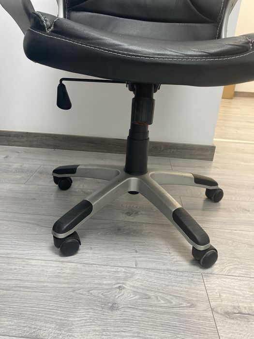 Scaun birou folosit dar in stare buna