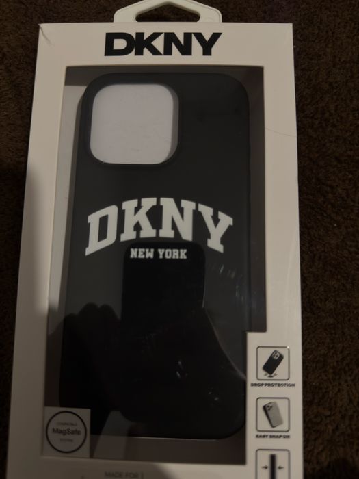 Vând Husă DKNY silicon Iphone 16 Pro