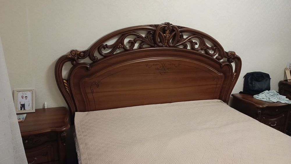 Продам спальный гарнитур