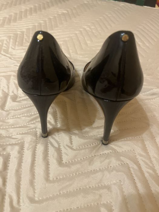 Ted Baker38  , Louboutin 37