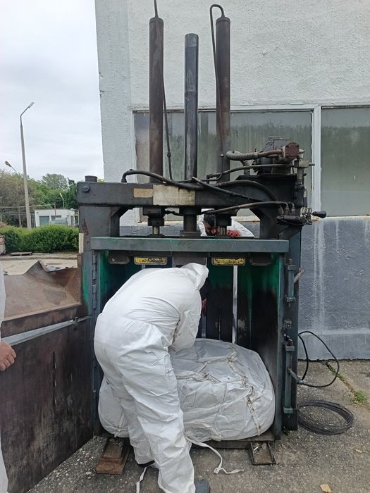 Продавам преса за отпадъци