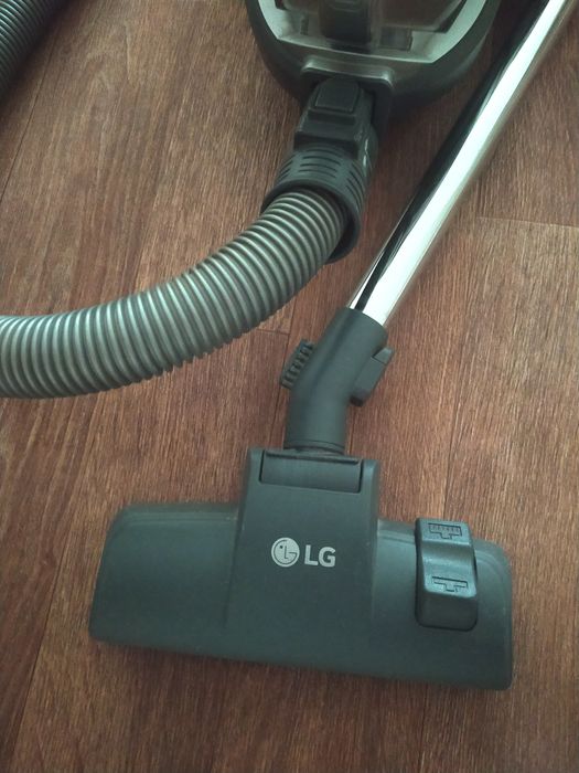 Пылесос LG с пылесборником контейнер.