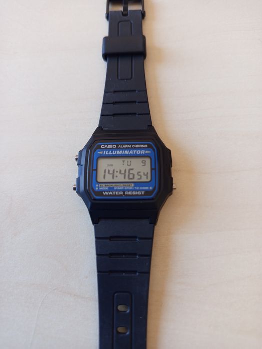 Casio серия F и W - 5 часовника