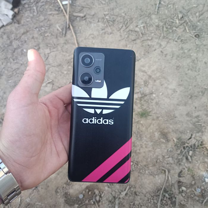 Продается телефон буу