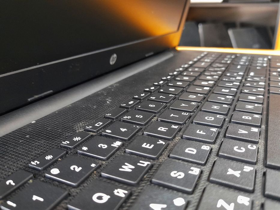 Hp noutbook sotiladi