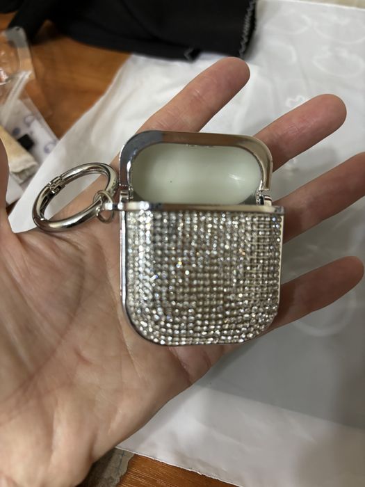 2-ші эйрподсқа арналған чехол. Чехол для эйрподс 2.