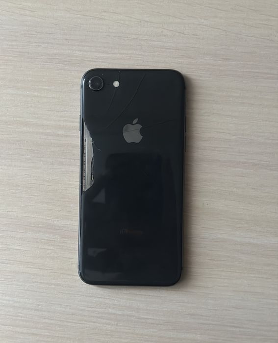 Продам  iphone 8
