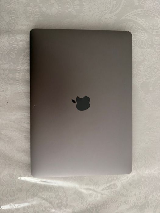 MacBook Pro 13", 2020, Two Thunderbolt 3 ports
