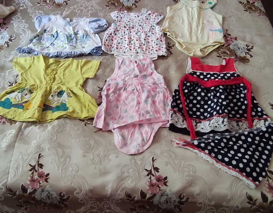 Платья, бодики, Штанишки, комбенизоны, шапочки,носочки,пинетки на 2-3г