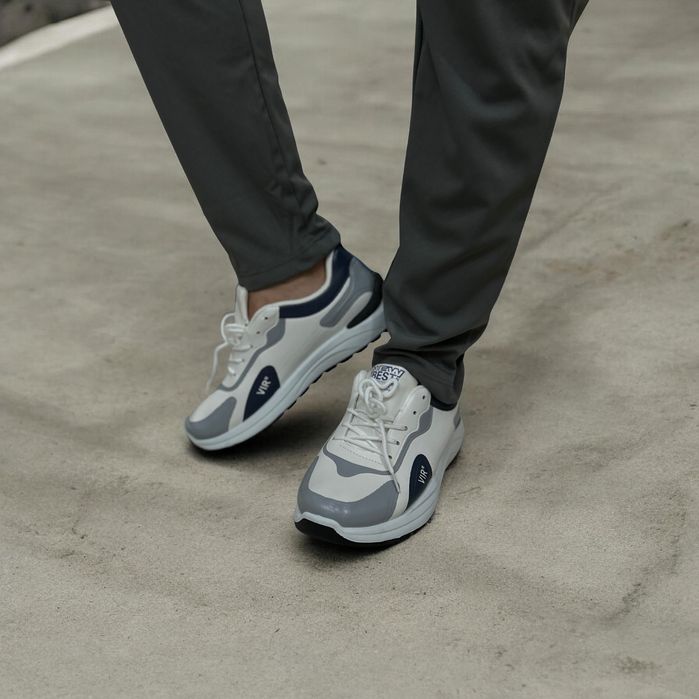 Качестенные белые кроссовки