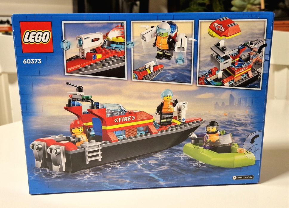 Ново LEGO City 60373 – Пожарникарска спасителна лодка