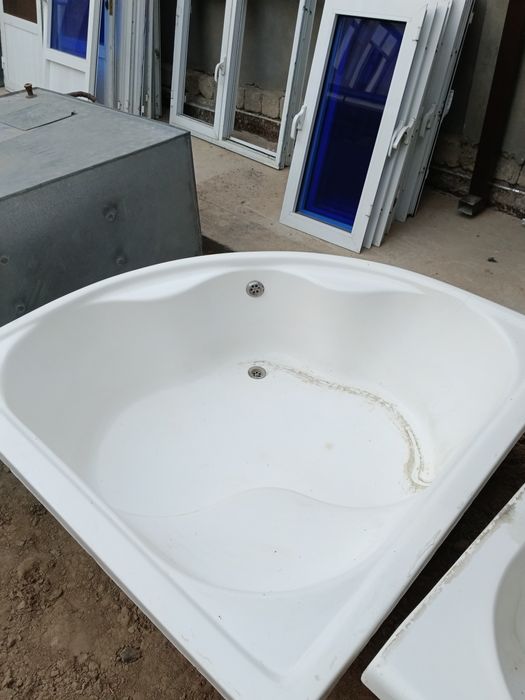 Eshik , deraza  va romlari , 2ta vanna sifati yaxshi