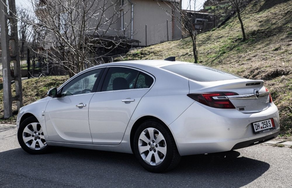 Opel Insignia. Nr rosii 90 zile . Cartea mașini efectuata