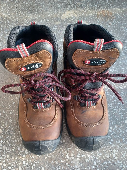 Bocanci cofra si sixton