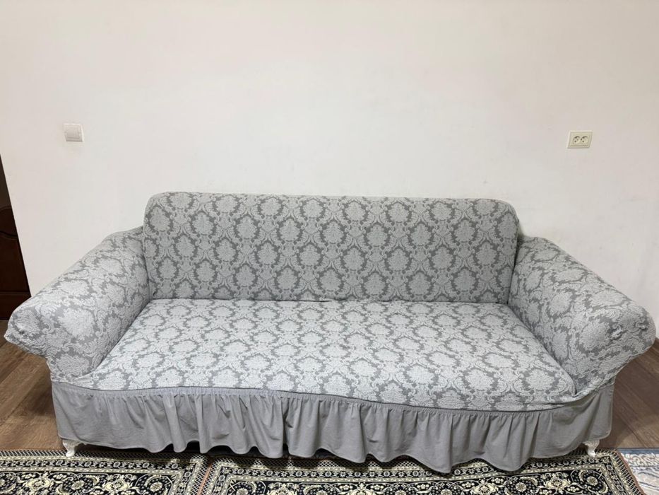 Продам диван голубого цвета