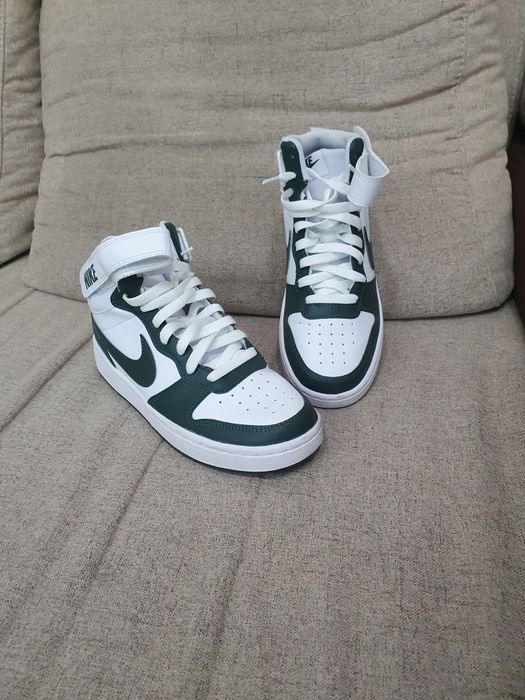 Se vinde Nike Mid 2