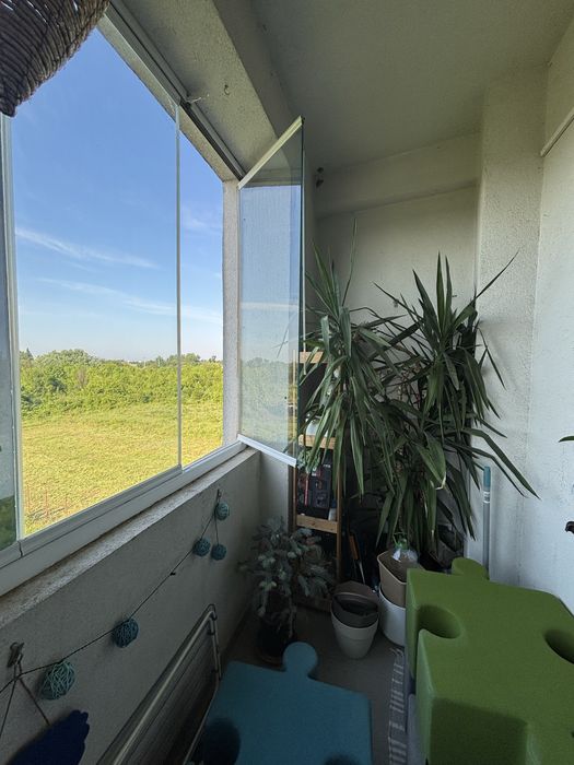 Inchiriez apartament cu 2 camere . Sisesti .